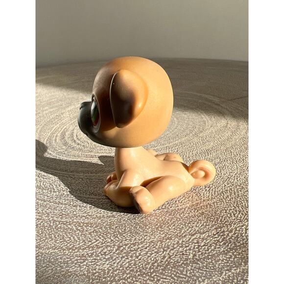 Littlest Pet Shop #1221 Tan Grey Pug Authentic Pink Magnet Green Eyes LPS 2004 - Picture 2 of 6